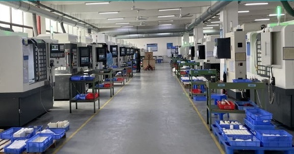 艺鸣精密模具生产实景